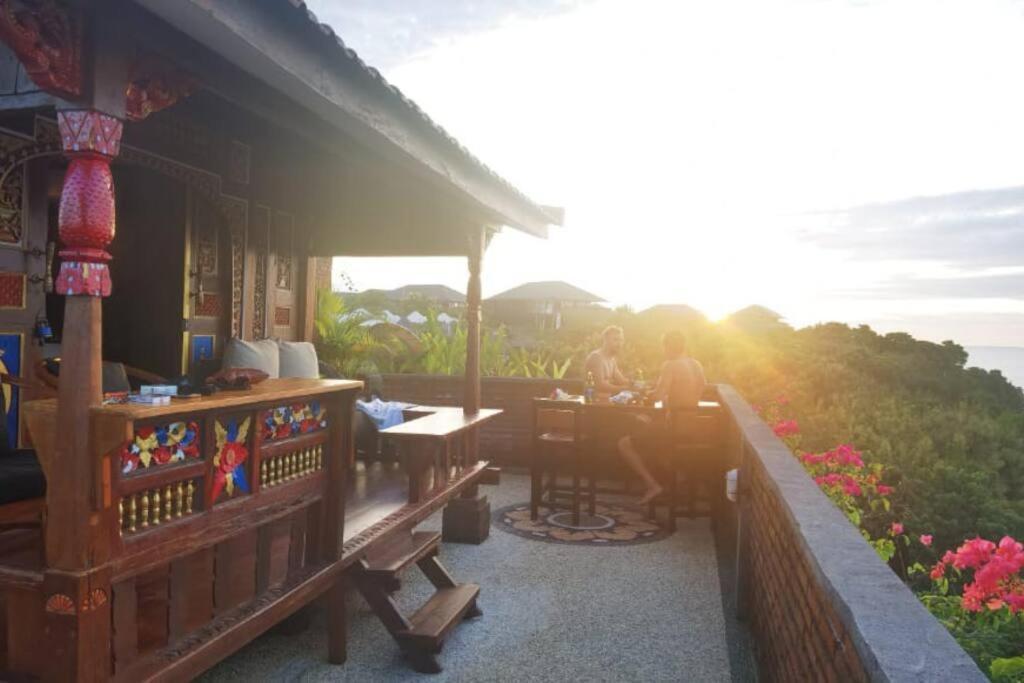 The Hidden Escapes Bingin- Sunset Rooftop Wood House With Ocean View & Private Kitchen Uluwatu Eksteriør billede